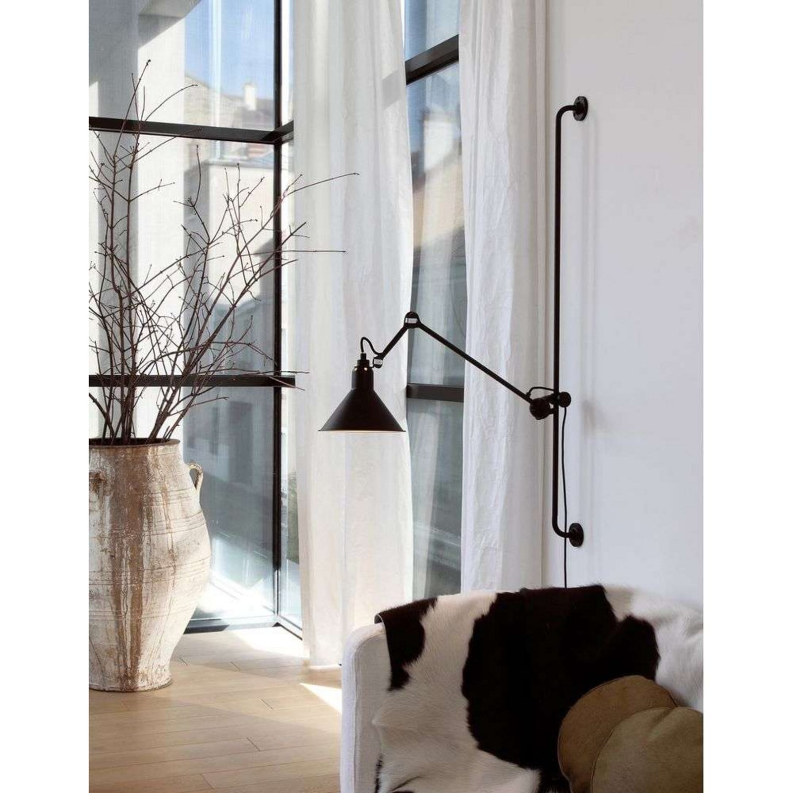 Lampe Gras 214 -seinävalaisin, kartiomainen, musta/keltainen