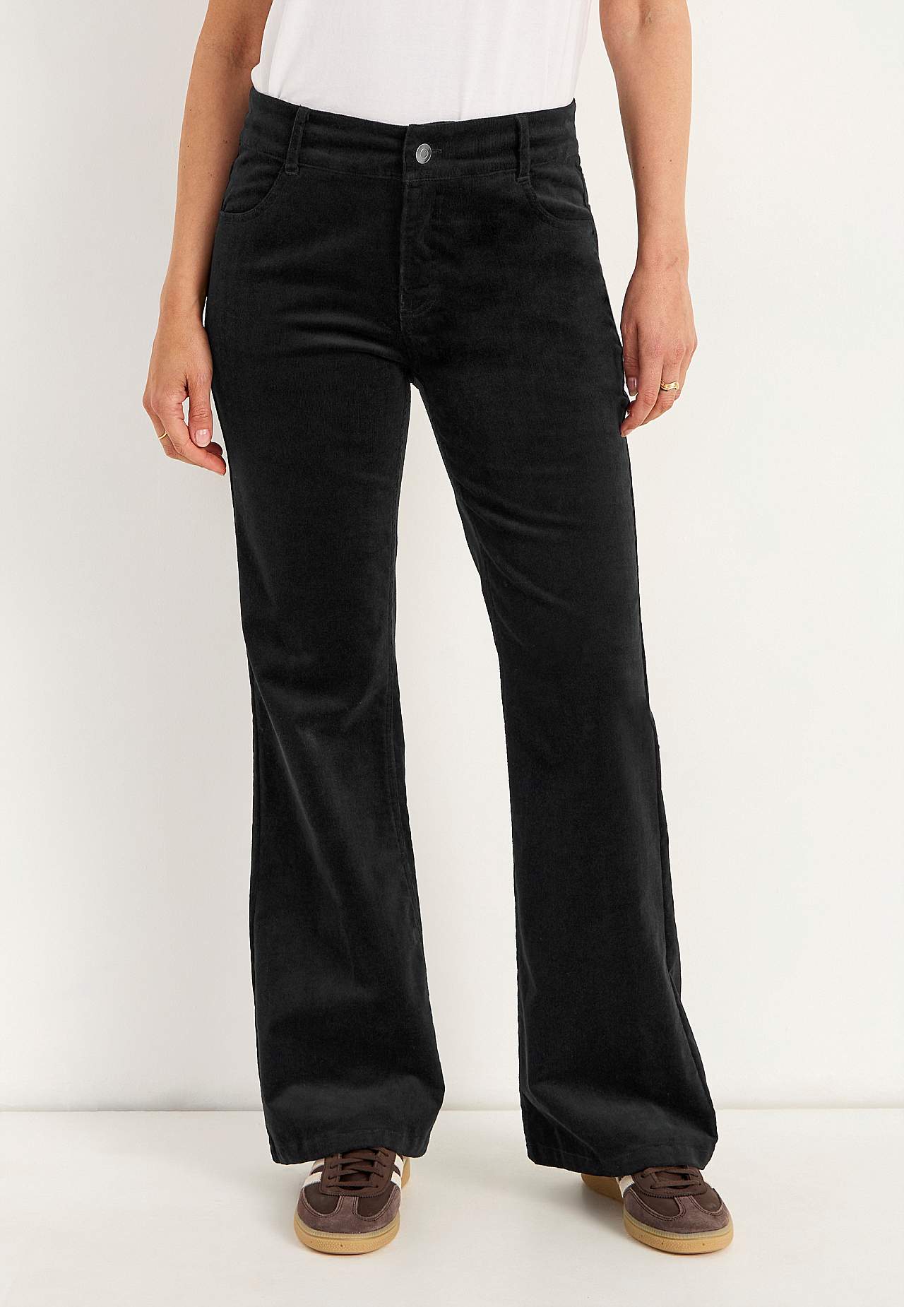 Kapearaidalliset, bootcut vakosamettihousut